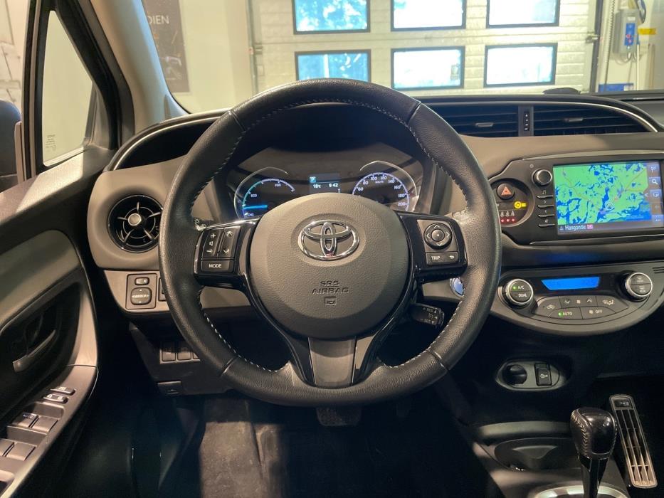 TOYOTA Yaris 2017
