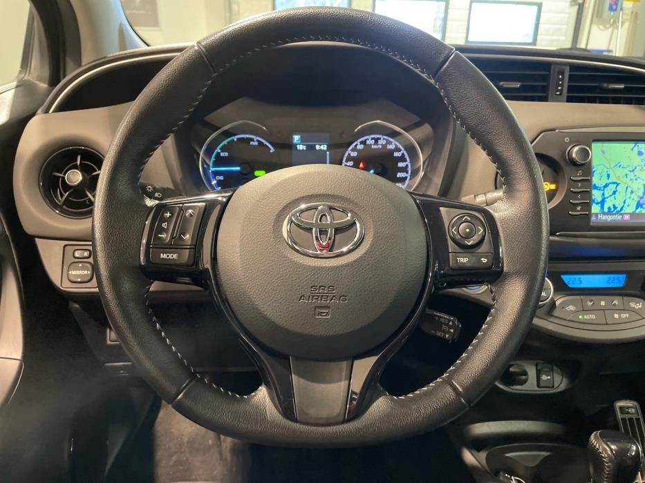 TOYOTA Yaris 2017