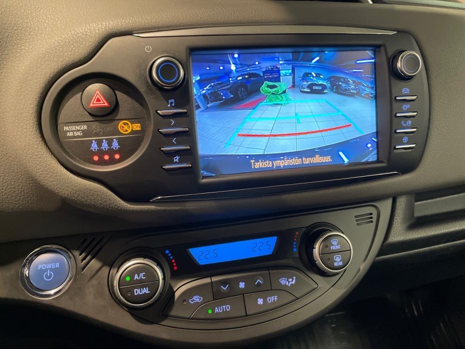 TOYOTA Yaris 2017