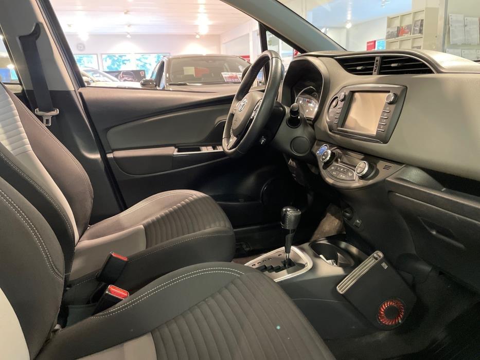 TOYOTA Yaris 2017