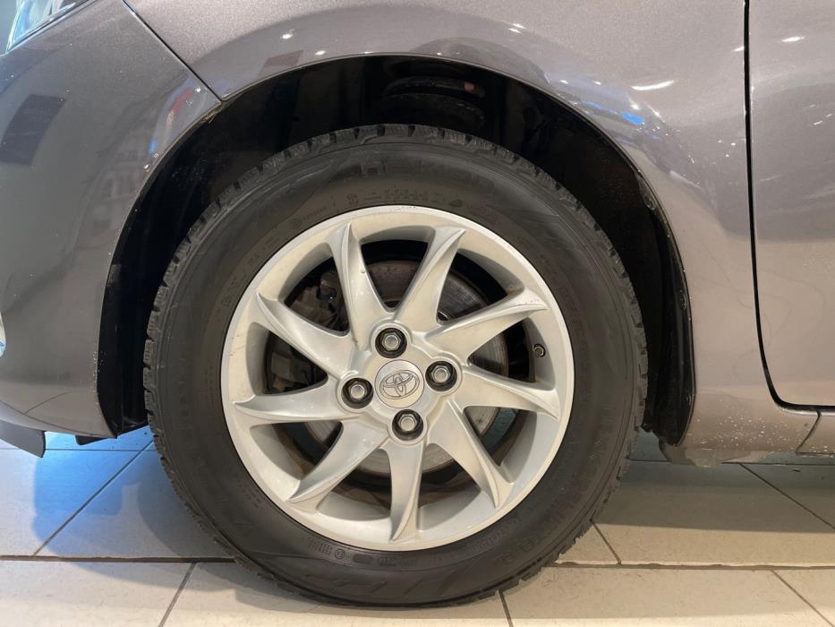 TOYOTA Yaris 2017