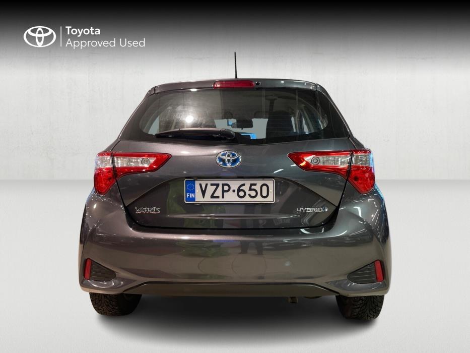 TOYOTA Yaris 2017