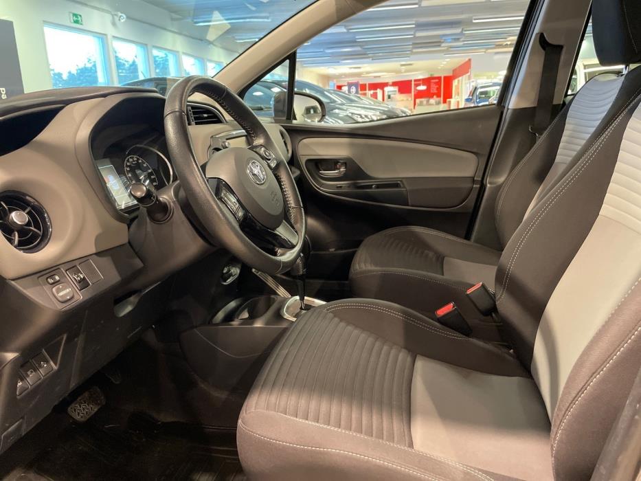 TOYOTA Yaris 2017