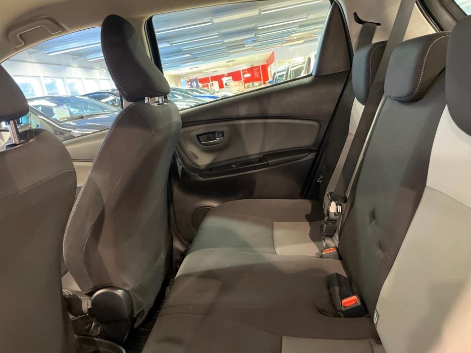 TOYOTA Yaris 2017