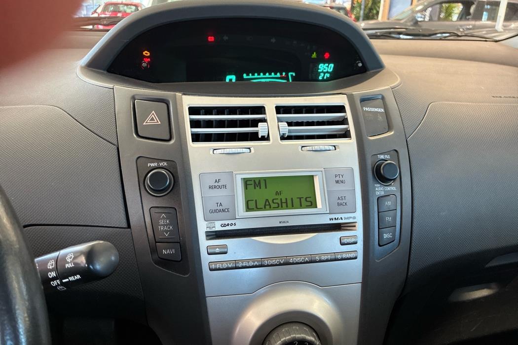 TOYOTA Yaris 2006