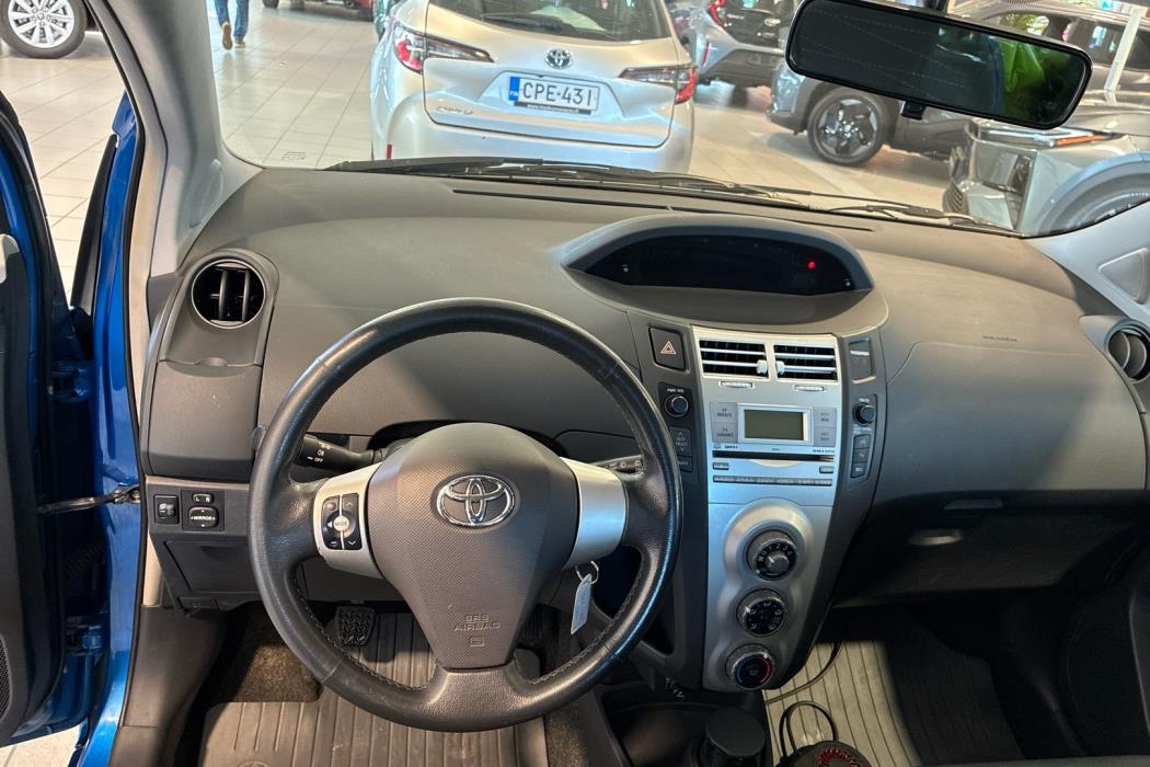 TOYOTA Yaris 2006
