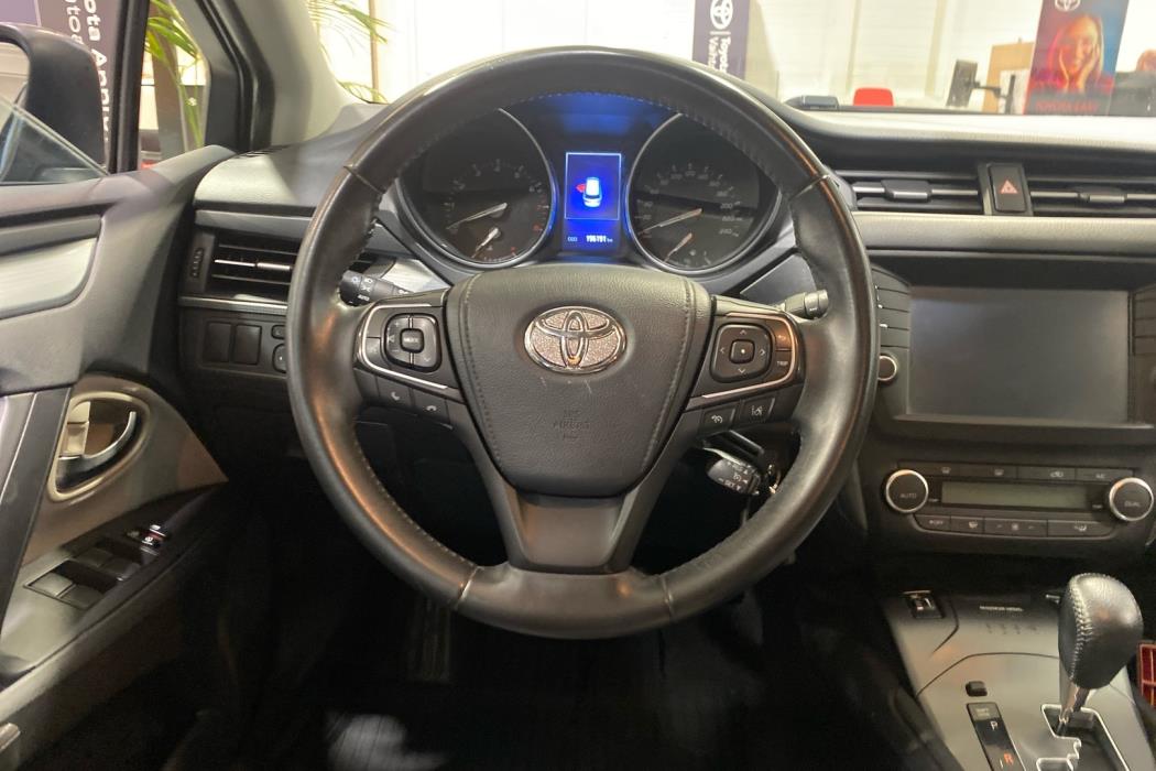 TOYOTA Avensis 2015