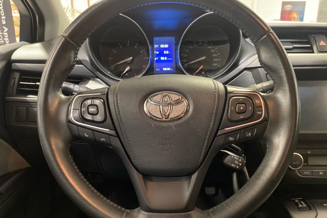 TOYOTA Avensis 2015