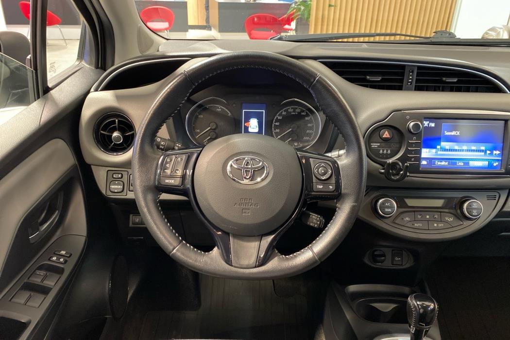 TOYOTA Yaris 2018