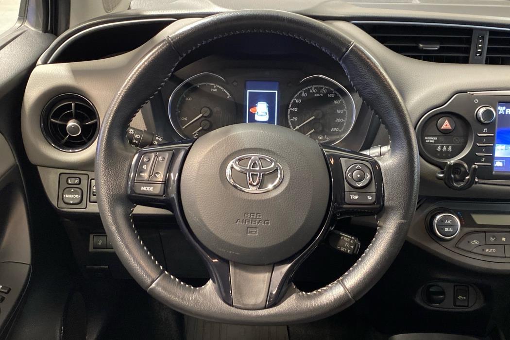 TOYOTA Yaris 2018