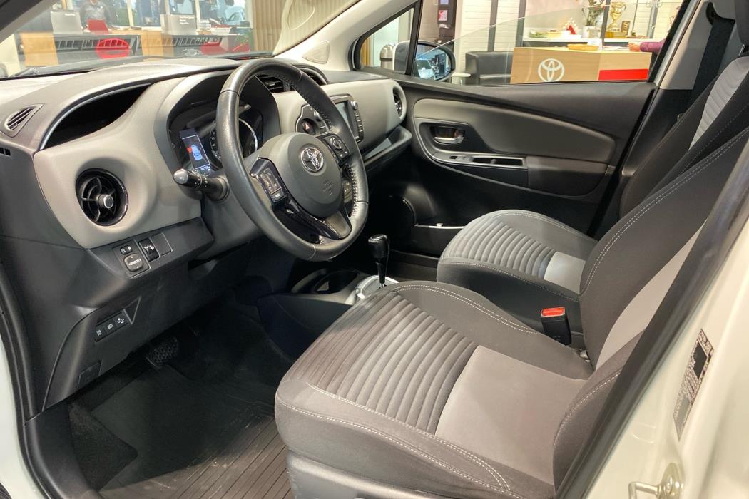 TOYOTA Yaris 2018