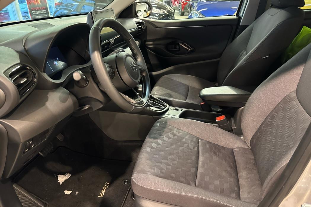 TOYOTA YARIS 2025