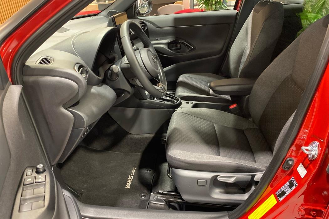 TOYOTA Yaris Cross 2025