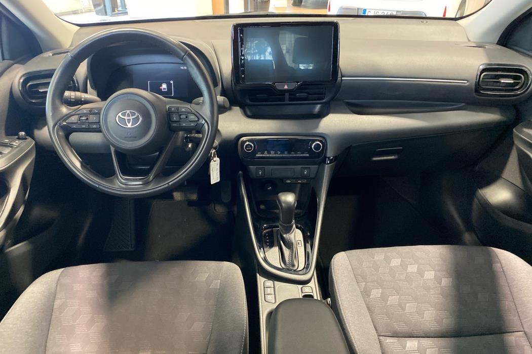TOYOTA YARIS 2025