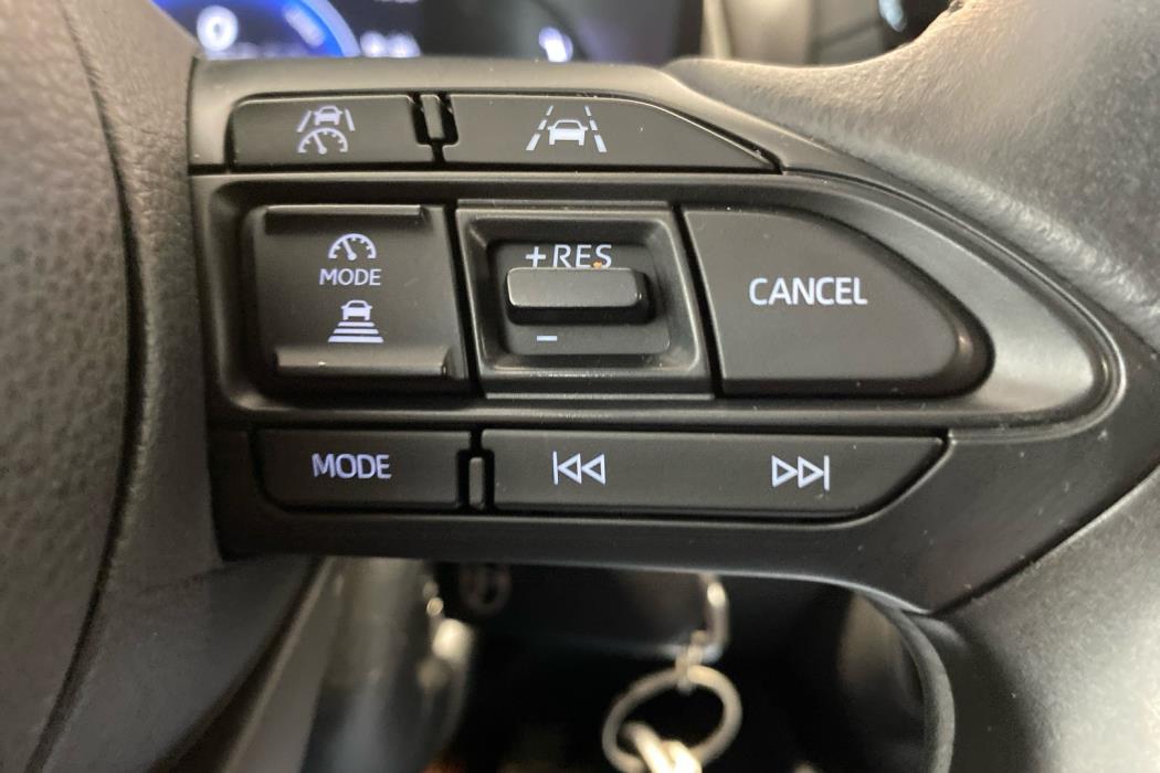TOYOTA YARIS 2025