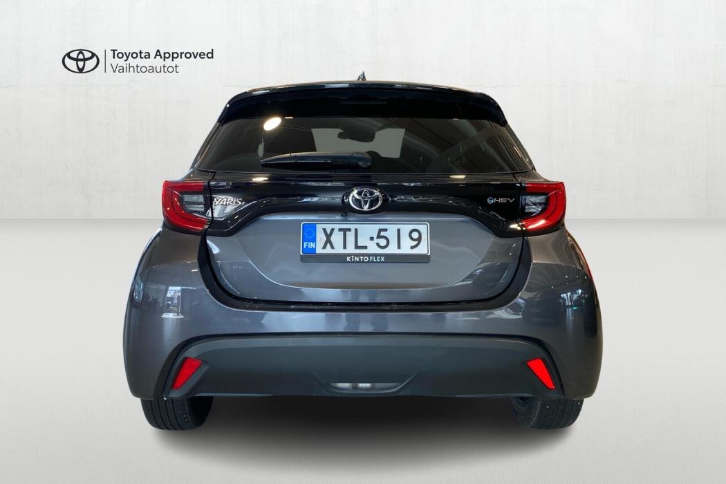 TOYOTA YARIS 2025