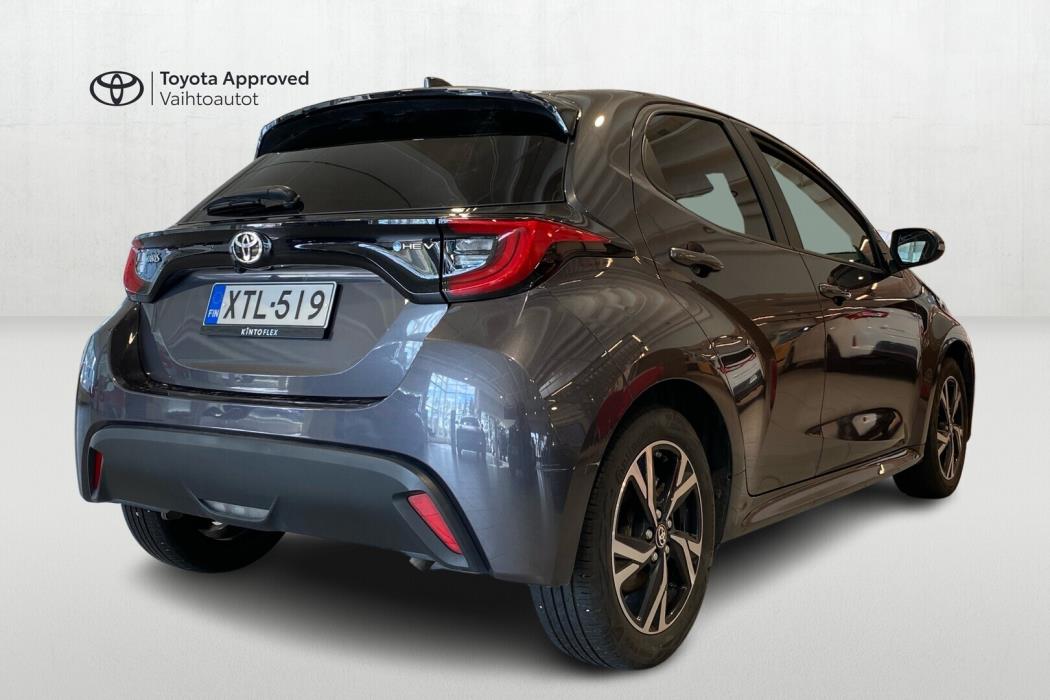 TOYOTA YARIS 2025