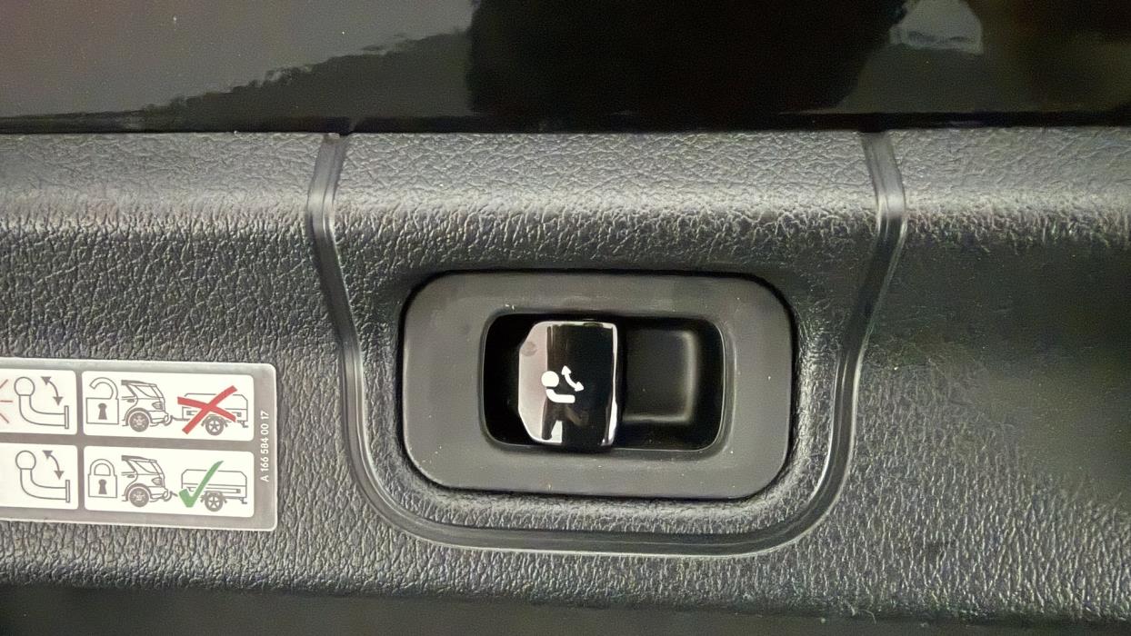 MERCEDES-BENZ EQE 2024