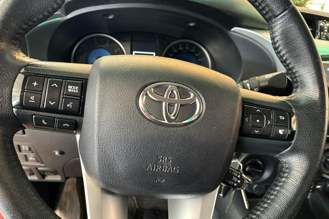 TOYOTA Hilux 2016
