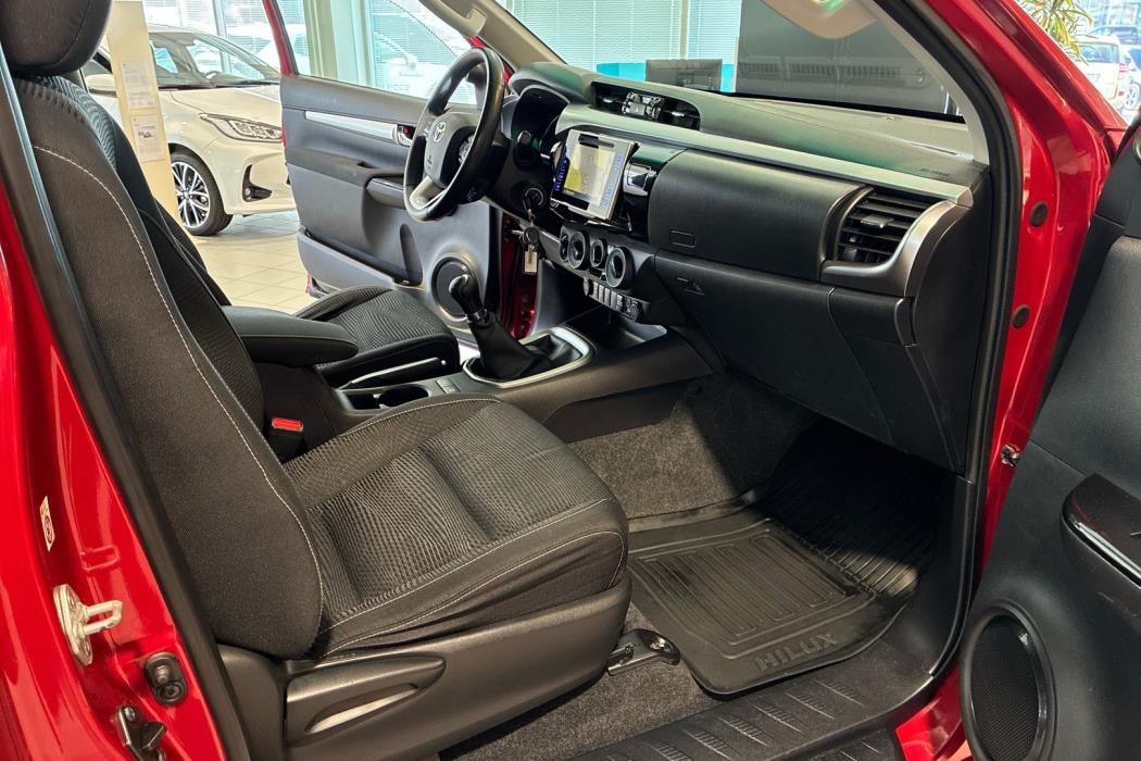 TOYOTA Hilux 2016