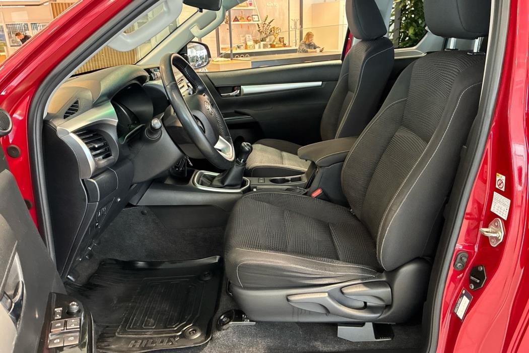 TOYOTA Hilux 2016