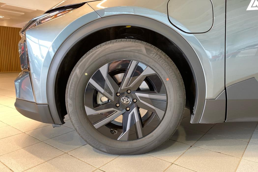 TOYOTA C-HR+ 2026