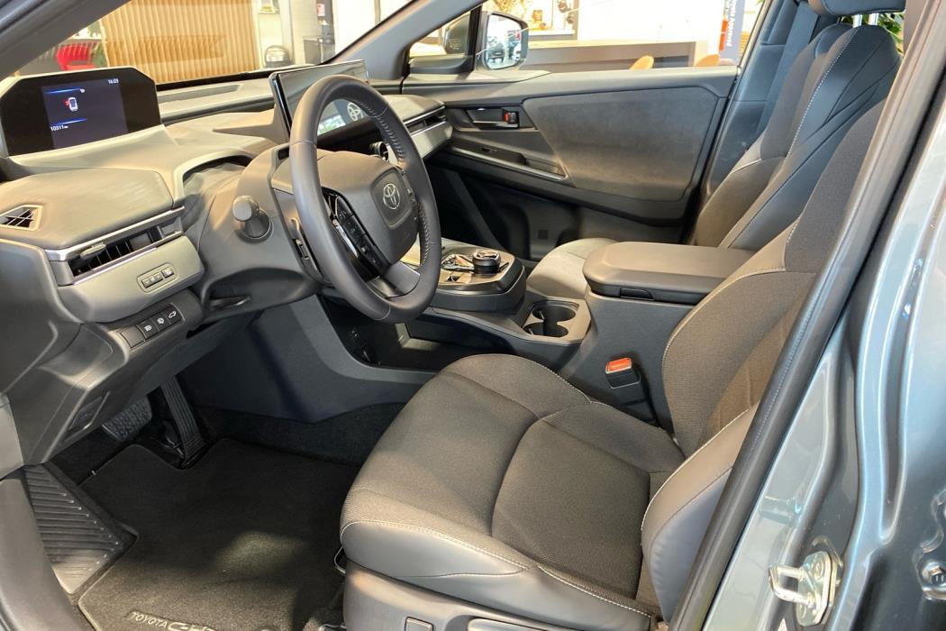 TOYOTA C-HR+ 2026