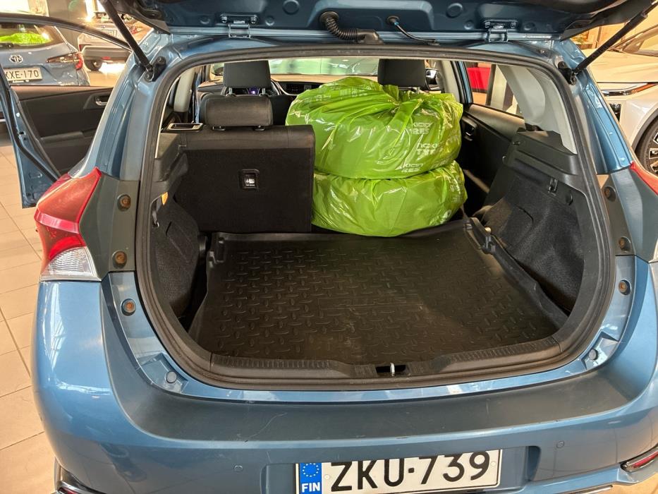 TOYOTA Auris 2015
