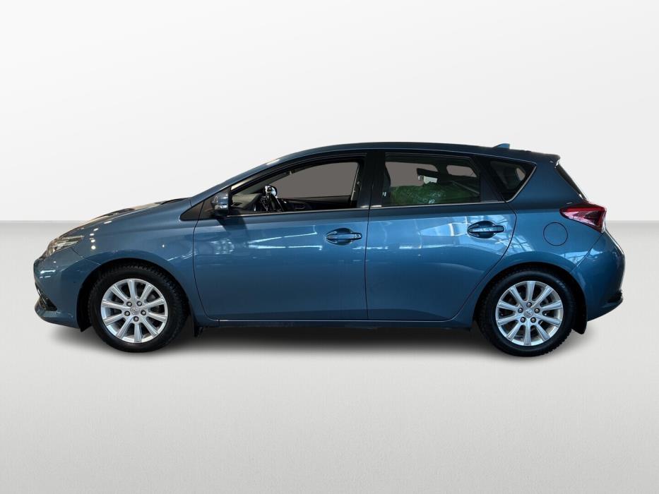 TOYOTA Auris 2015