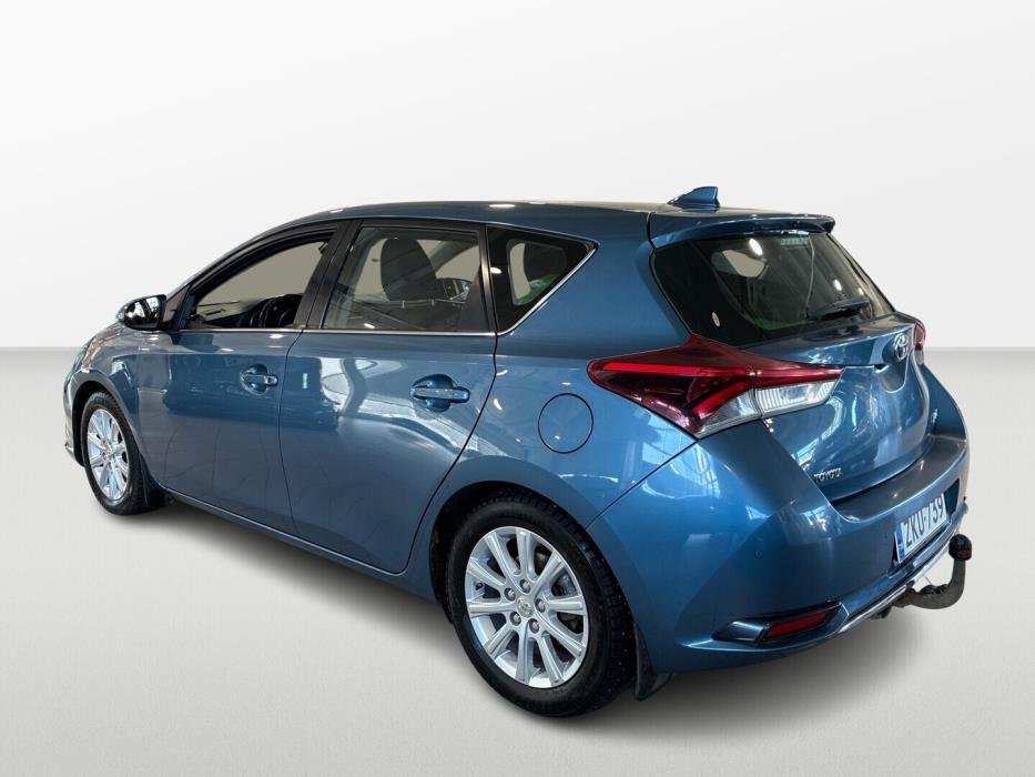 TOYOTA Auris 2015
