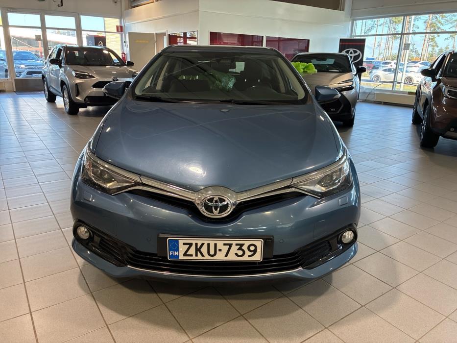 TOYOTA Auris 2015