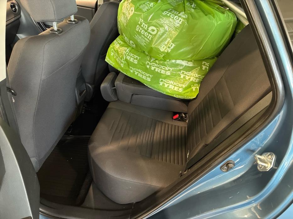 TOYOTA Auris 2015