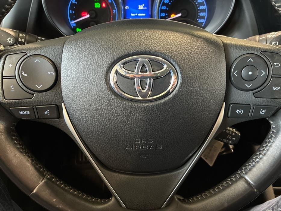 TOYOTA Auris 2015