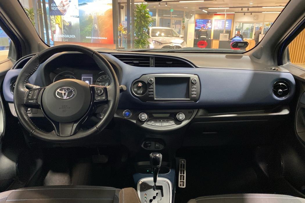 TOYOTA Yaris 2017
