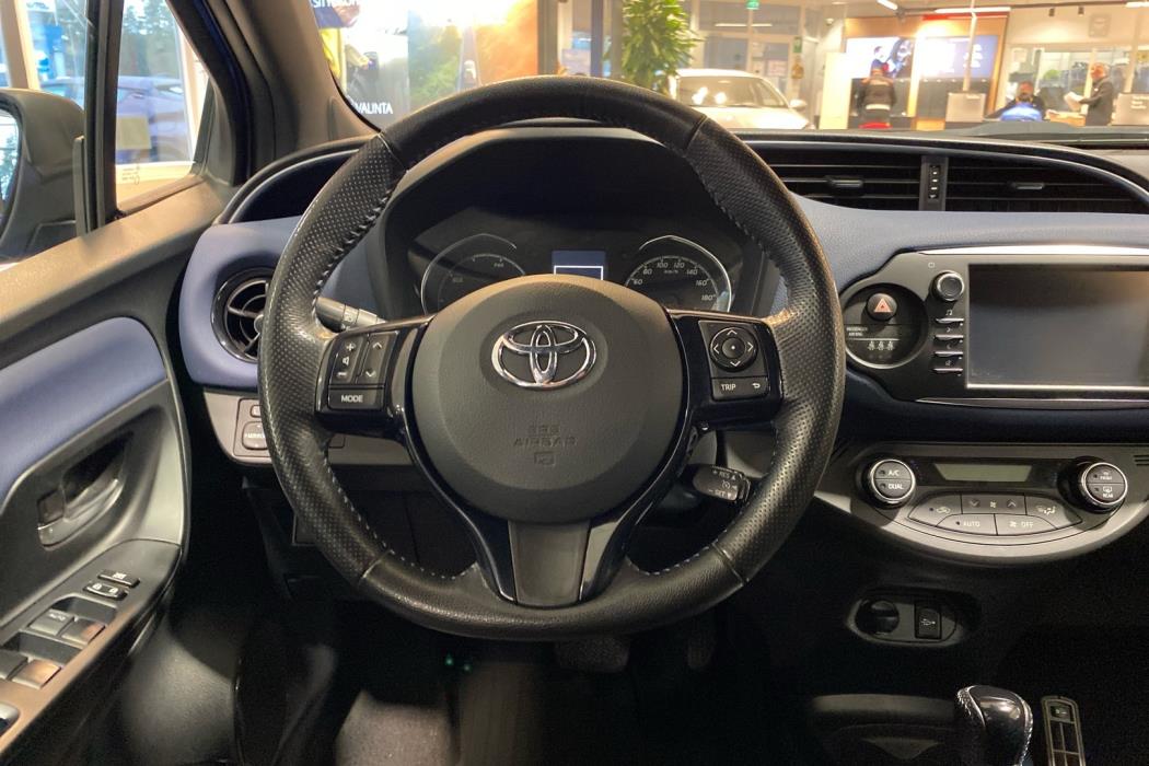 TOYOTA Yaris 2017