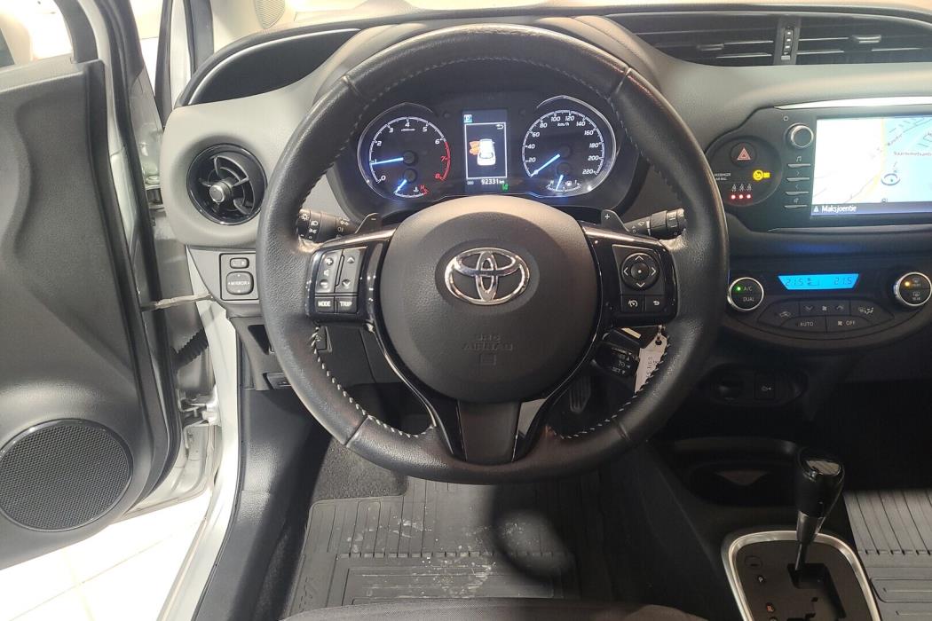 TOYOTA Yaris 2018