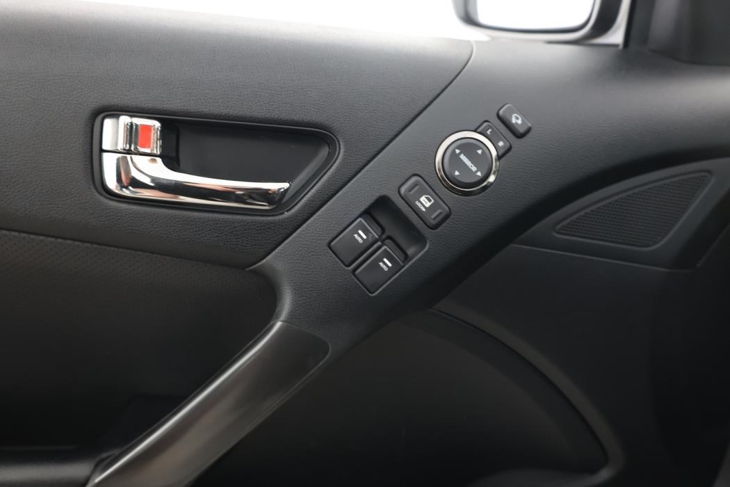 HYUNDAI Genesis Coupe 2011