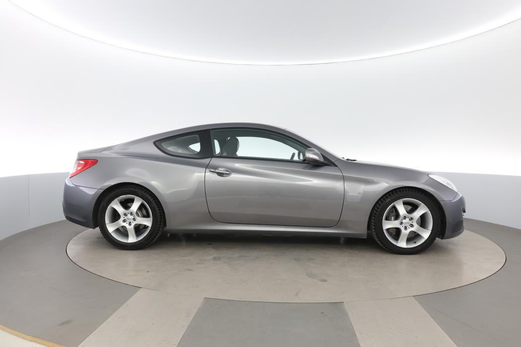 HYUNDAI Genesis Coupe 2011