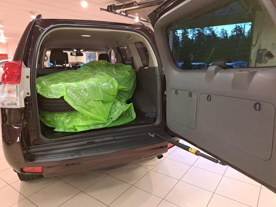 TOYOTA Land Cruiser 2010