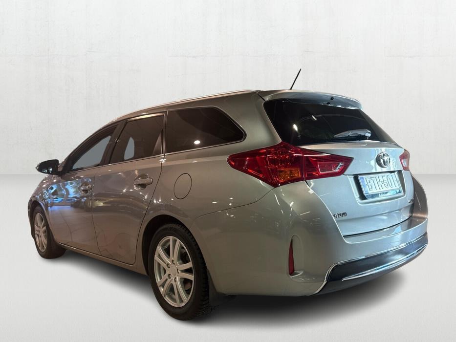 TOYOTA Auris 2015