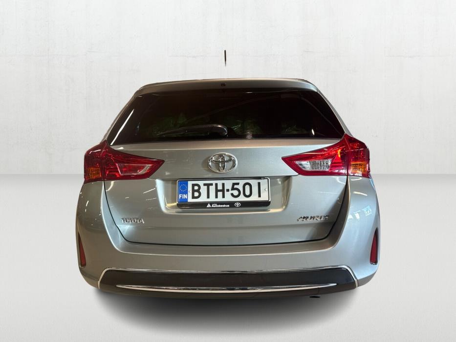 TOYOTA Auris 2015