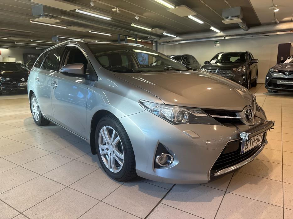 TOYOTA Auris 2015