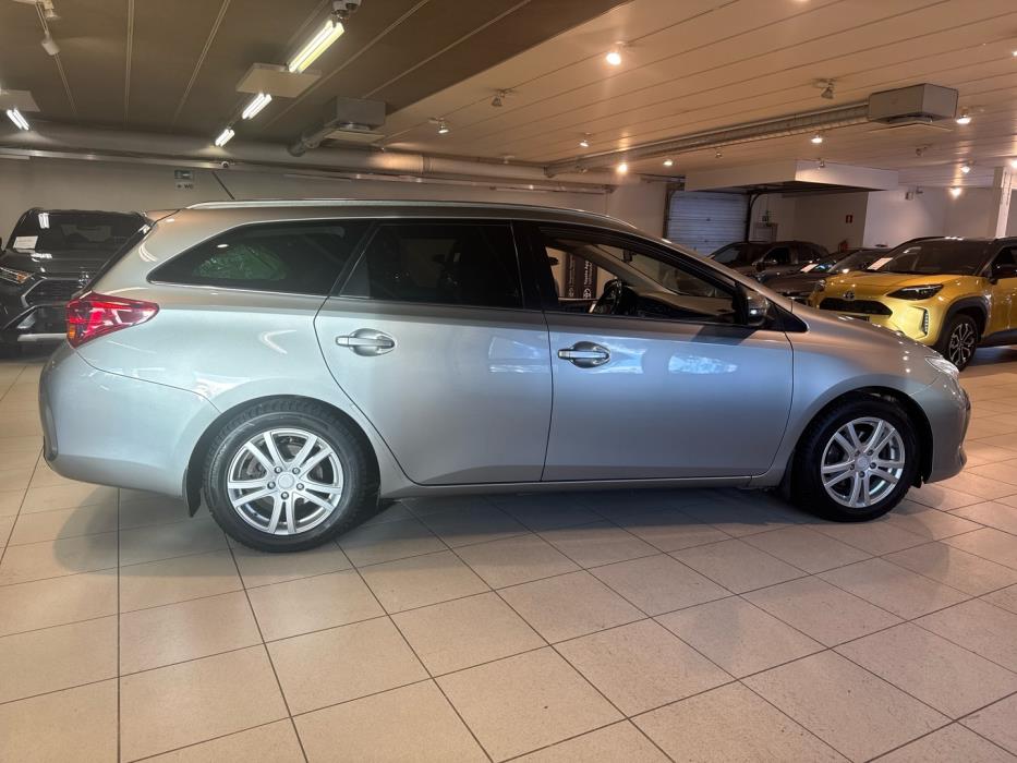 TOYOTA Auris 2015