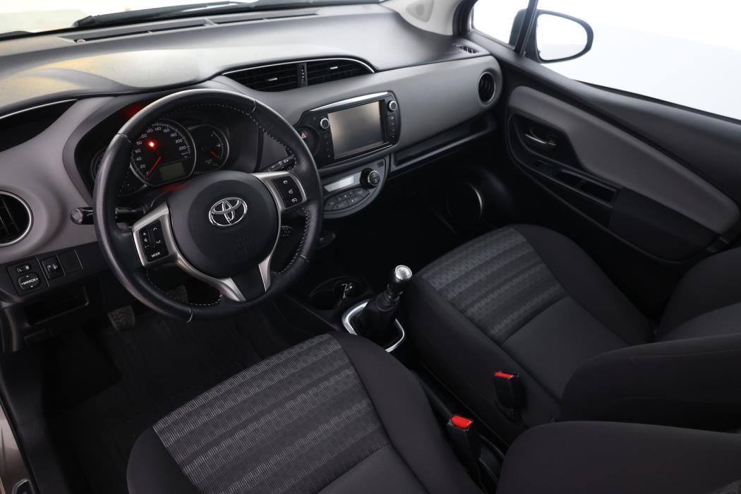 TOYOTA Yaris 2016