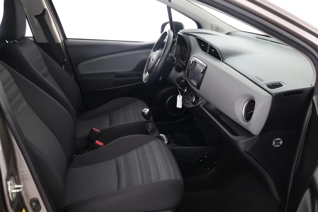 TOYOTA Yaris 2016