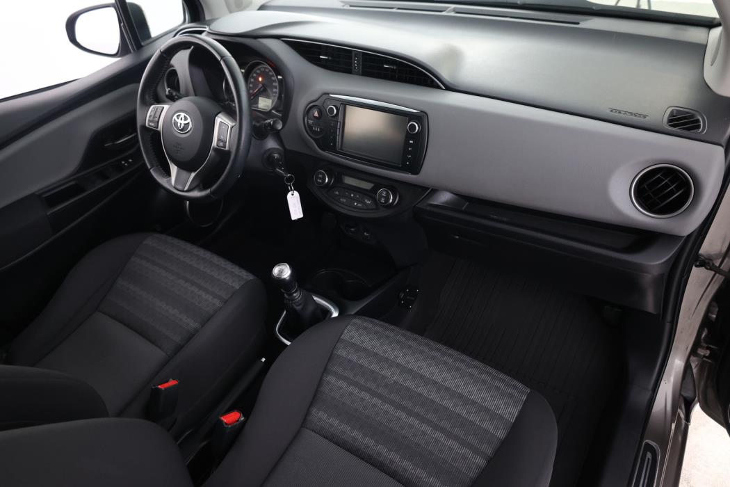 TOYOTA Yaris 2016