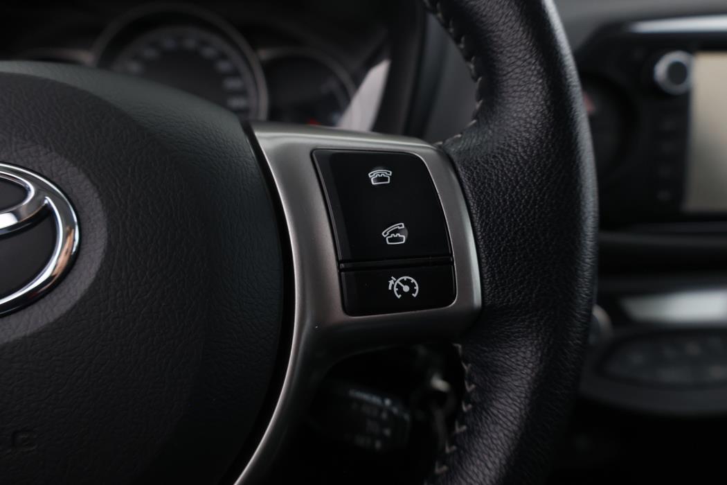 TOYOTA Yaris 2016