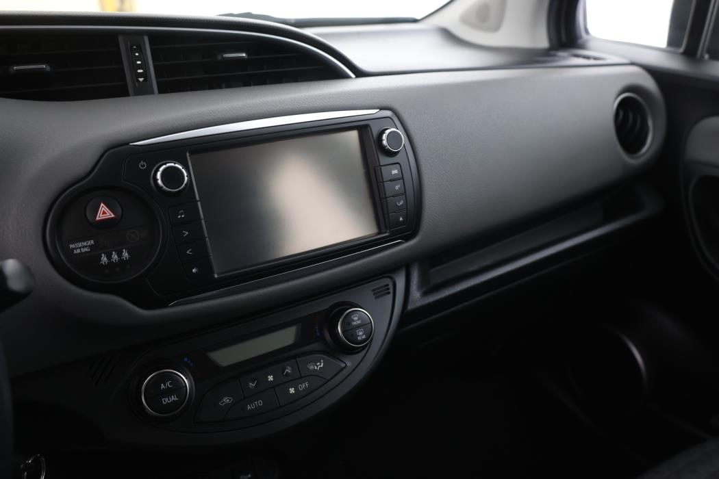 TOYOTA Yaris 2016