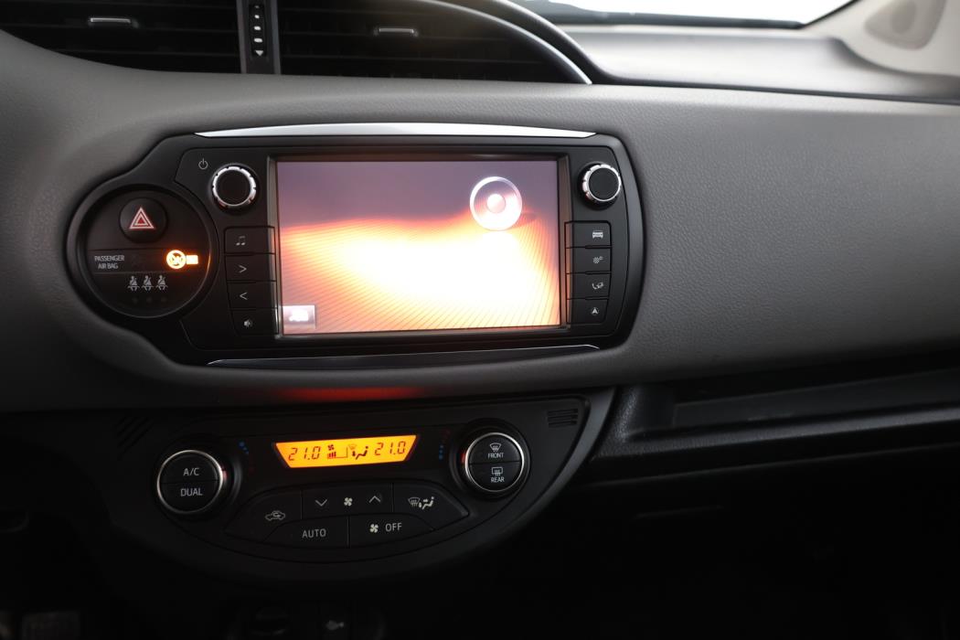 TOYOTA Yaris 2016
