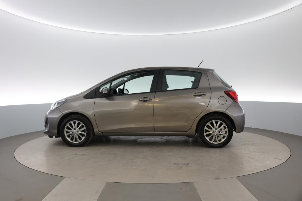 TOYOTA Yaris 2016